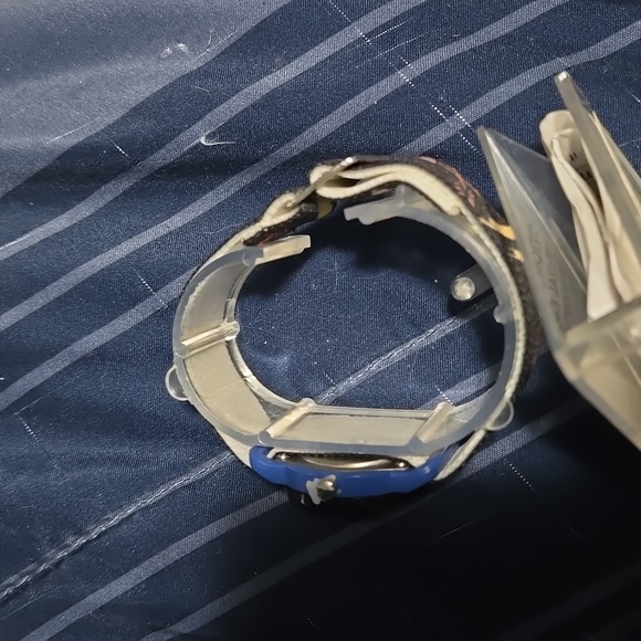 Watch - Picture 3 of 3